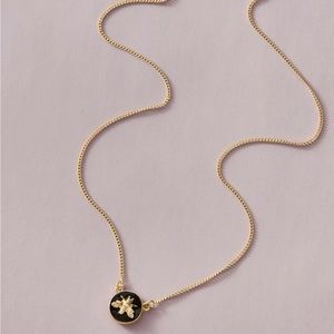 NWT bee pendant gold necklace so cute matches everything